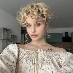 Abrikosa Nude