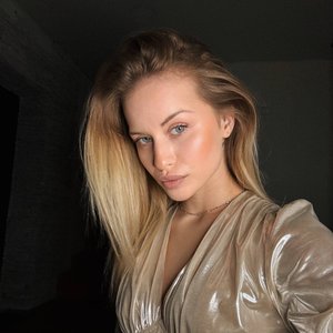 Abrikosa Nude