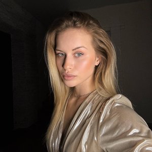 Abrikosa Nude