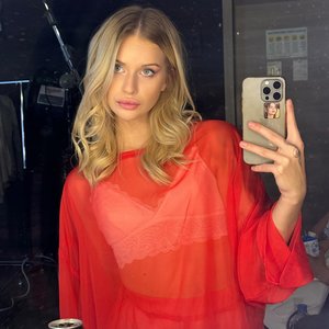 Abrikosa Nude
