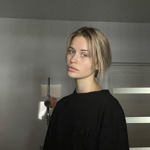 Abrikosa Nude