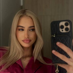 Arina Savastru Nude
