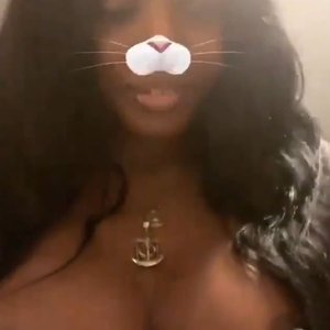 Aziliya Benks Nude