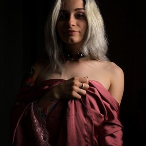 Belleniko Nude