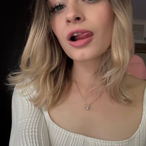 Belleniko Nude