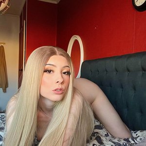 Damania Nude