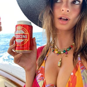 Emily Ratajkowski Nude