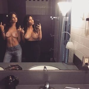 Emily Ratajkowski Nude