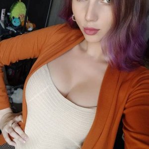 Lipisinka Nude