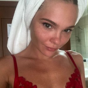 Smekalka Nude