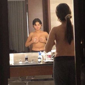 Selena Gomes Nude