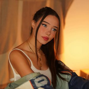 Lydia Violet Nude