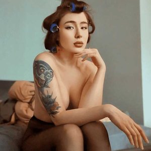 Nisaatane Nude