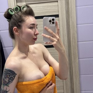 Nisaatane Nude