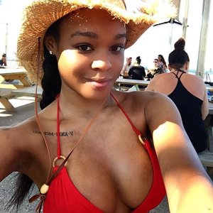 Aziliya Benks Nude