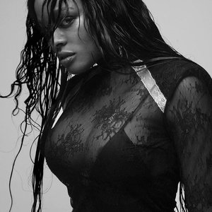 Aziliya Benks Nude