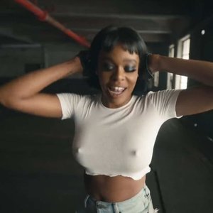Aziliya Benks Nude