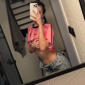 Lelyamt Nude