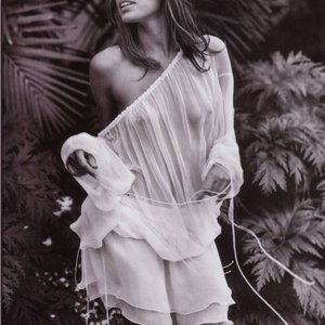 Eva Mendes Nude