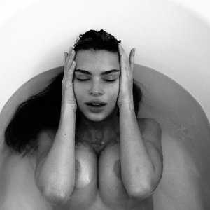 Emily Ratajkowski Nude