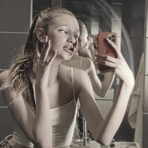 Liza Anokhina Nude