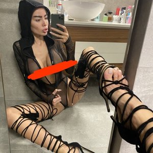 Alena Omovich Nude