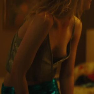 El Fanning Nude