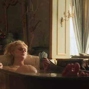 El Fanning Nude