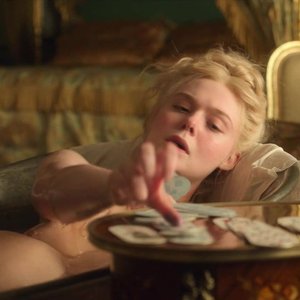 El Fanning Nude