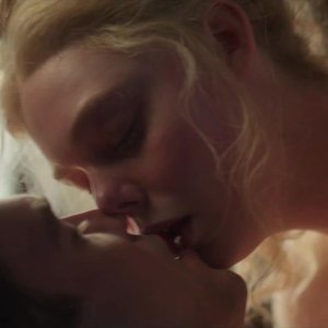 El Fanning Nude