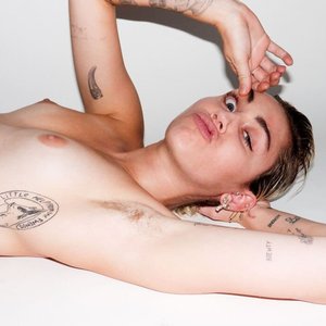 Mayli Sayrus Nude