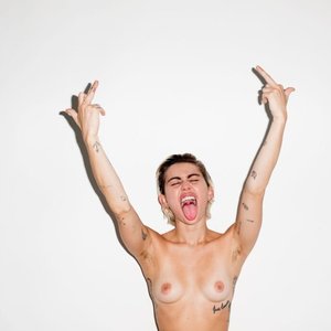 Mayli Sayrus Nude