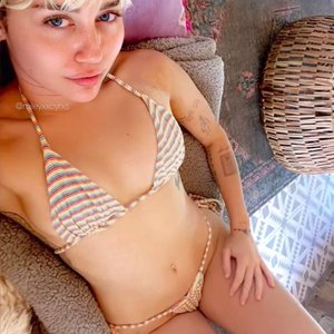 Mayli Sayrus Nude