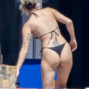 Mayli Sayrus Nude