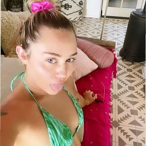 Mayli Sayrus Nude