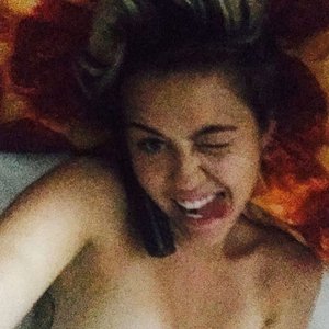 Mayli Sayrus Nude