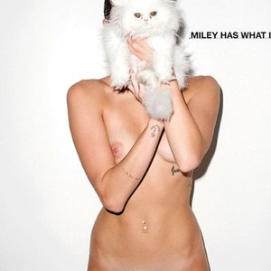 Mayli Sayrus Nude