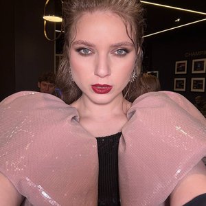 Dinablin Nude