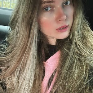 Dinablin Nude