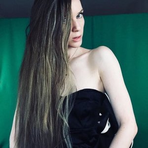 Dinablin Nude