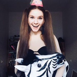 Dinablin Nude