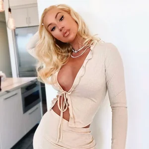 Iggi Azaliya Nude