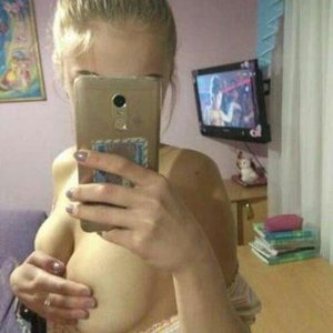 Alknwt Nude