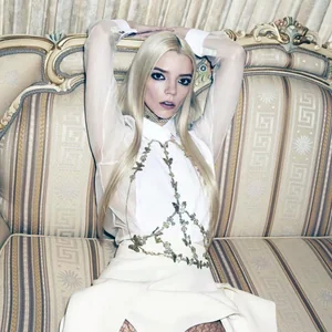 Anya Teylor-dzhoy Nude