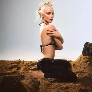 Anya Teylor-dzhoy Nude