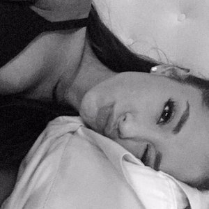 Ariana Grande Nude
