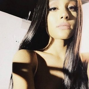 Ariana Grande Nude