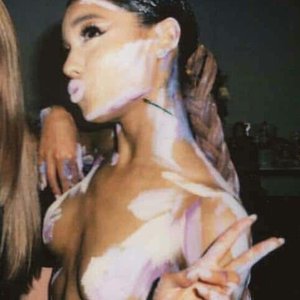 Ariana Grande Nude