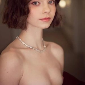 Emma Mayers Nude