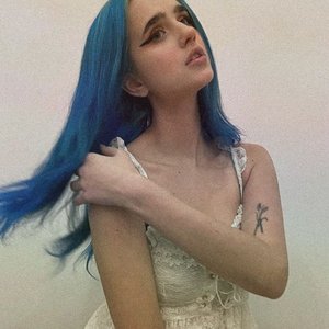 Keronkes Nude